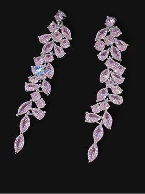 Pink Glam Alert ‼️ 🎀 Pink Crystal Drop Earrings
